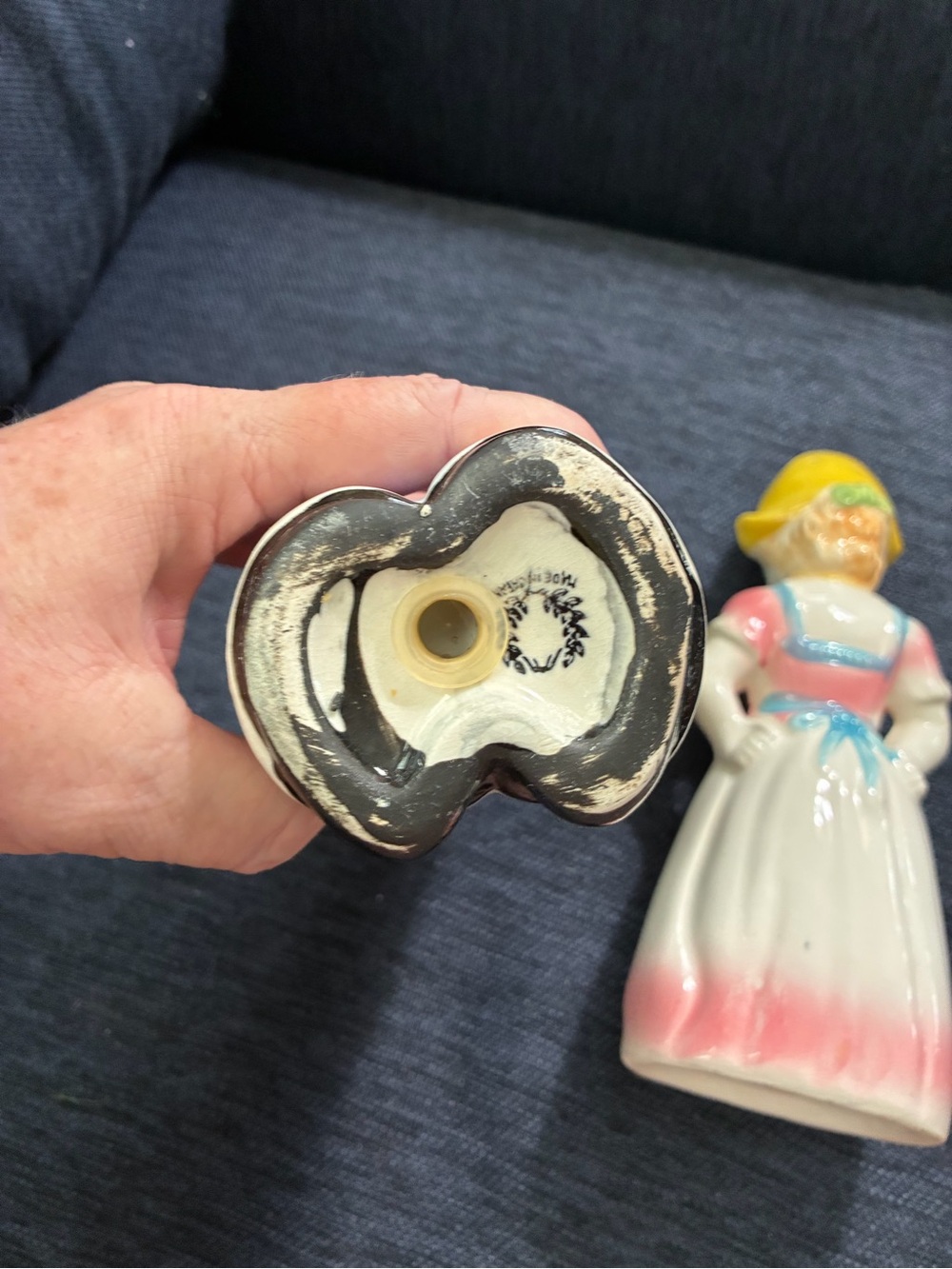 Vintage Dutch salt and pepper shaker set - Picture 4 of 5